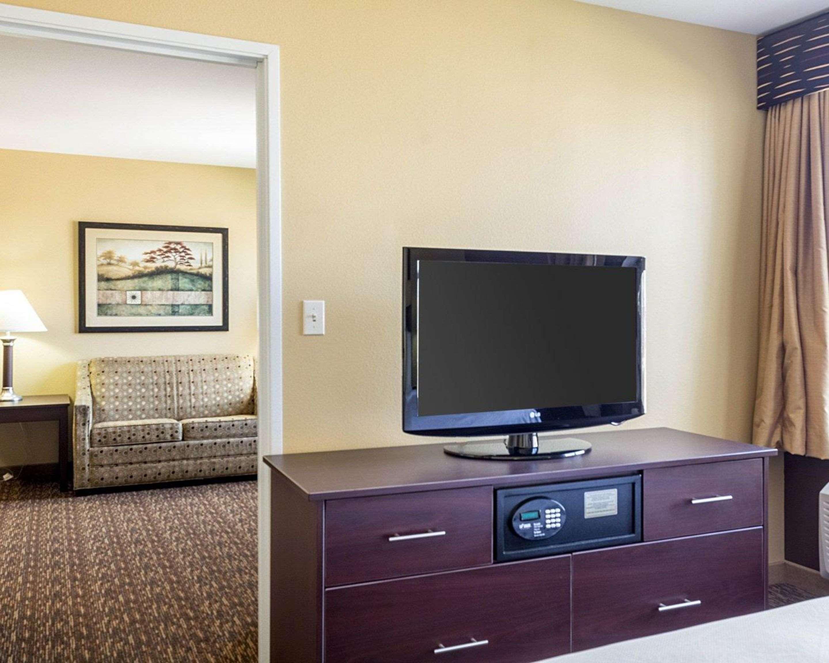 เมนสเตย์ สวีทส์ Hotel ไมน็อท ภายนอก รูปภาพ