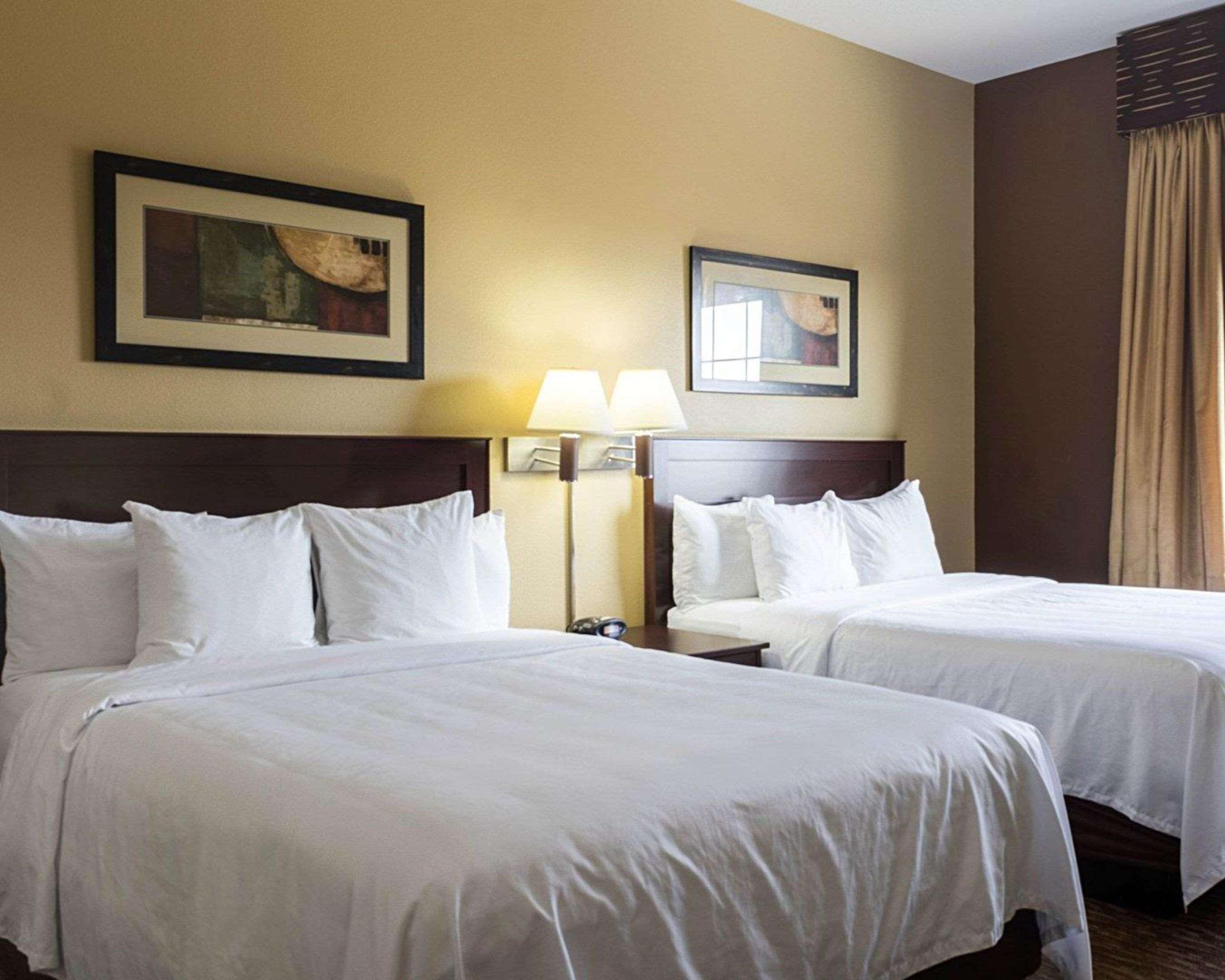 เมนสเตย์ สวีทส์ Hotel ไมน็อท ภายนอก รูปภาพ