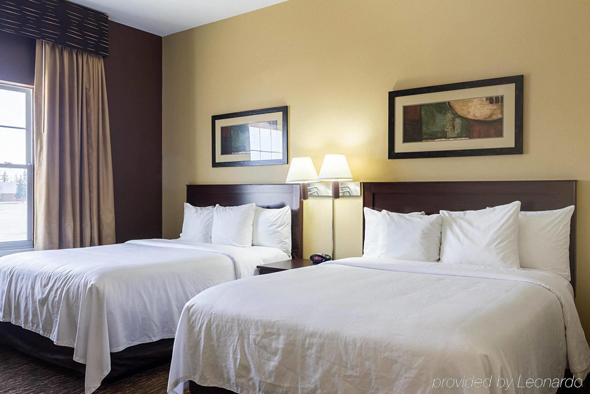 เมนสเตย์ สวีทส์ Hotel ไมน็อท ภายนอก รูปภาพ